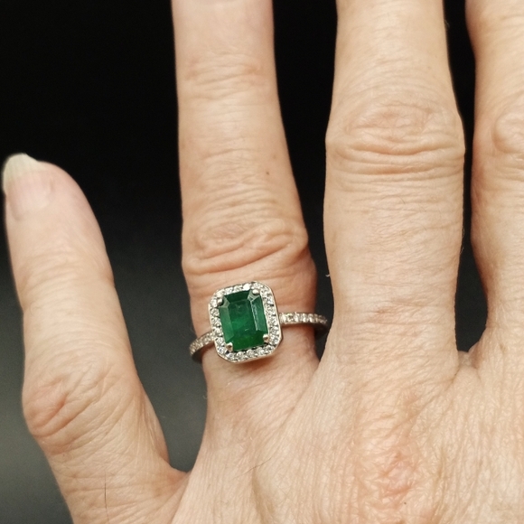 14K Emerald & Diamond Ring 1.43 ctw - Picture 6 of 7